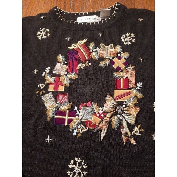 Small Victoria Jones Christmas Holiday Embellish Wreath Knit Sweater Long Sleeve - Picture 2 of 10